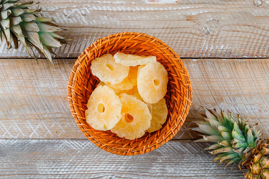 Cuenco de piña deshidratada