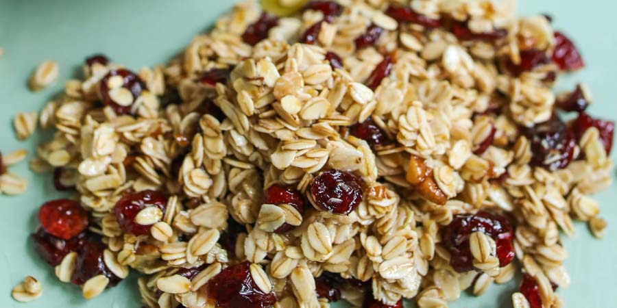 Las uvas pasas como frutas deshidratadas llenas de propiedades y beneficios