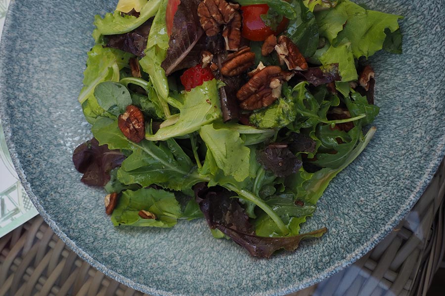 ensalada con nueces pecanas